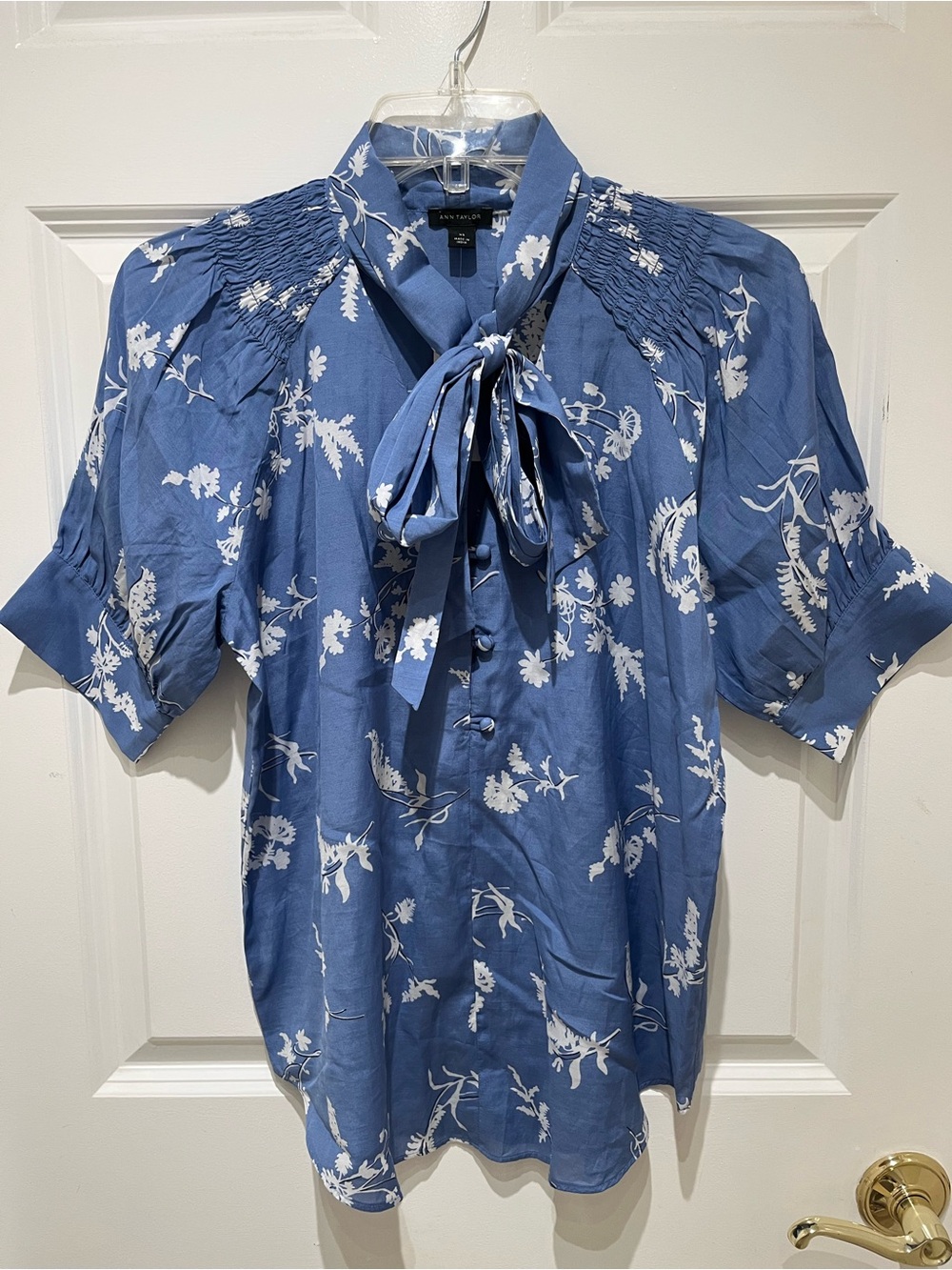NWT Ann Taylor Blue Floral Tie-Neck Puff Sleeve Blouse Size XS